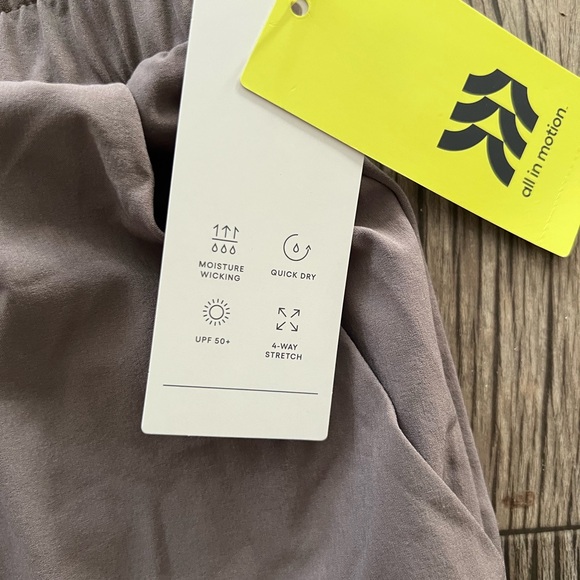 New All in Motion shorts in a size XL. - Picture 6 of 8